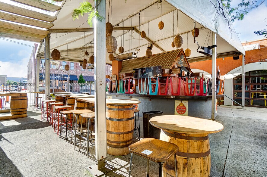 More Photos Of 491 Park St, Columbus Bar For Lease