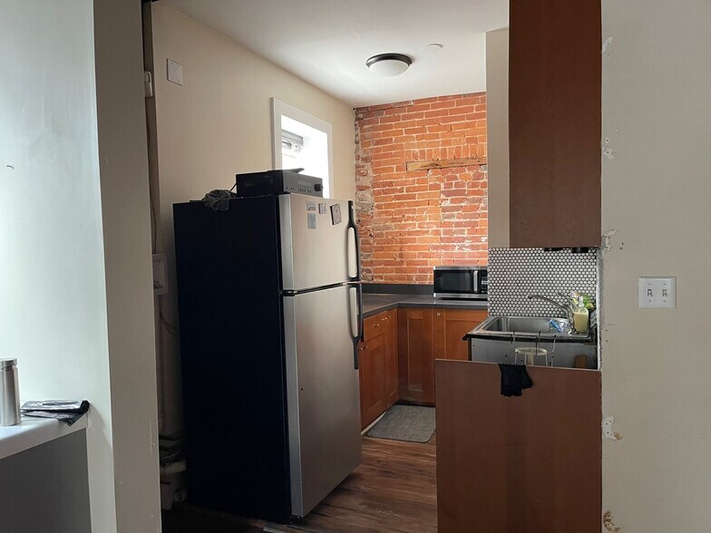 More Photos Of 631 Pennsylvania Ave SE, Washington Storefront Retail Office For Lease