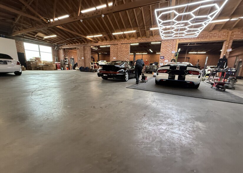 More Photos Of 5260 W 104th St, Los Angeles Warehouse For Lease