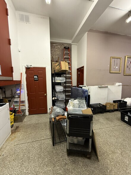More Photos Of 3026-3030 W Carroll Ave, Chicago Warehouse For Lease