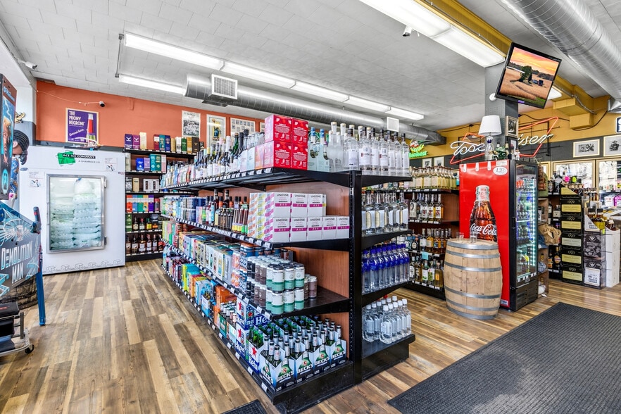 More Photos Of 664 Grand Ave, Saint Paul Storefront Retail Residential For Sale