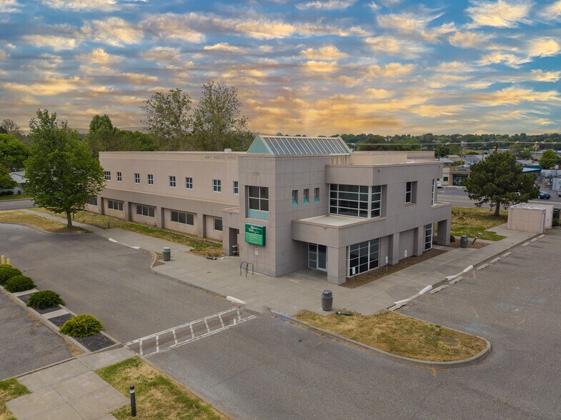 Primary Photo Of 320 Dayton st, Kennewick Medical For Sale