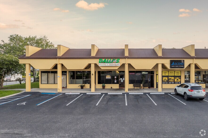 More Photos Of 101 N Country Club Rd, Lake Mary General Retail For Lease