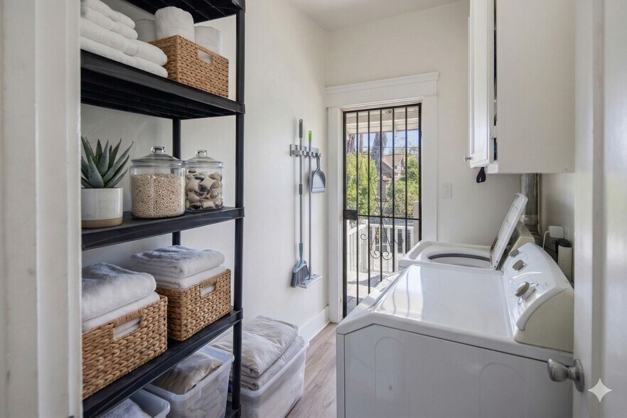 More Photos Of 2822 S La Salle Ave, Los Angeles Apartments For Sale