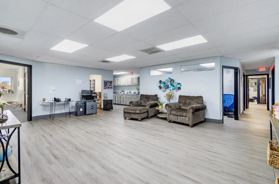 More Photos Of 23370 Commerce Dr, Farmington Hills Light Manufacturing For Lease