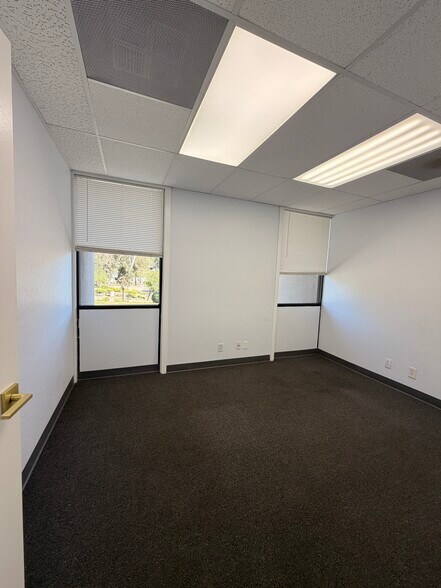 More Photos Of 15644 Pomerado Rd, Poway Medical For Lease