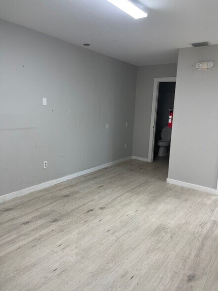 More Photos Of 1030 SE 12th Ct, Cape Coral Warehouse For Sale