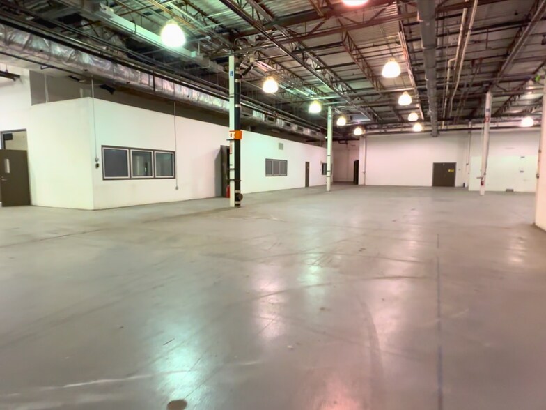 More Photos Of 15203 S Commerce Dr, Dearborn Manufacturing For Lease