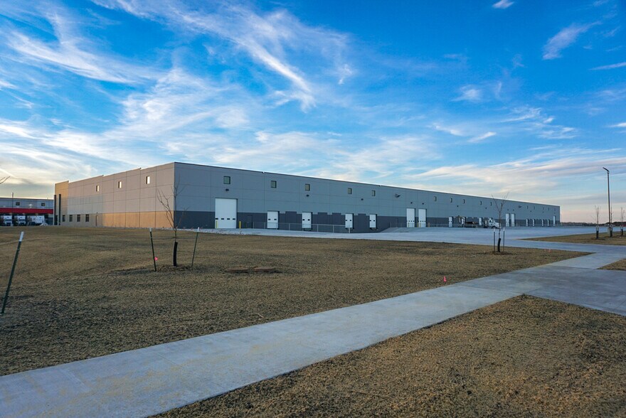 More Photos Of 2466 42nd St N, Fargo Distribution For Lease