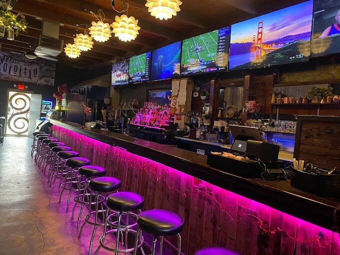 More Photos Of 221 S Main St, Coolidge Bar For Lease