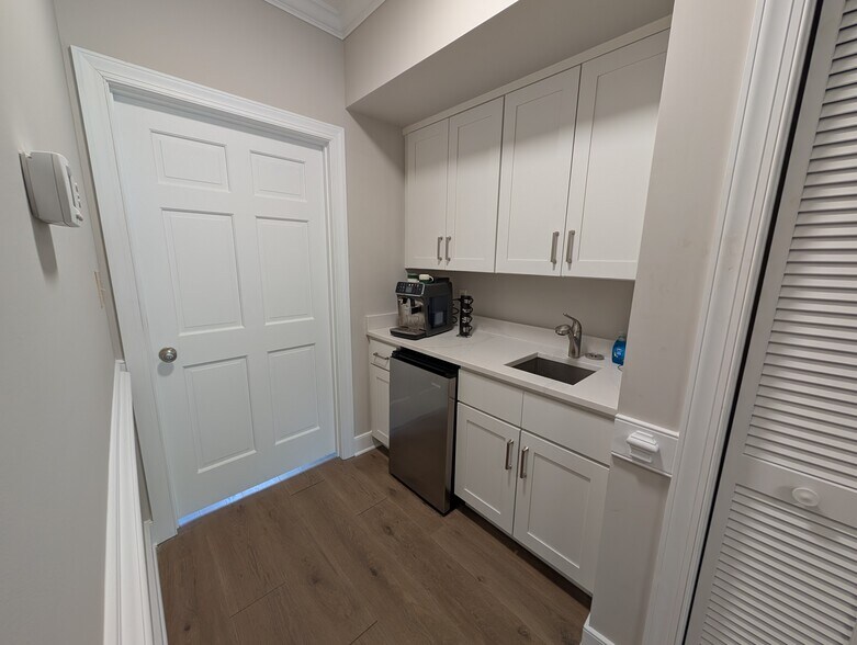 More Photos Of 6512 Six Forks Rd, Raleigh Coworking Space