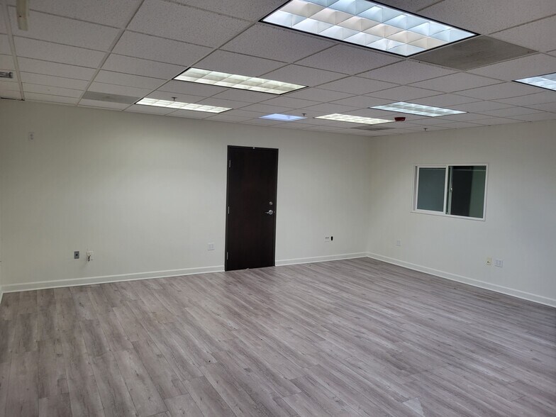 More Photos Of 2626 Foothill Blvd, La Crescenta Loft Creative Space For Lease