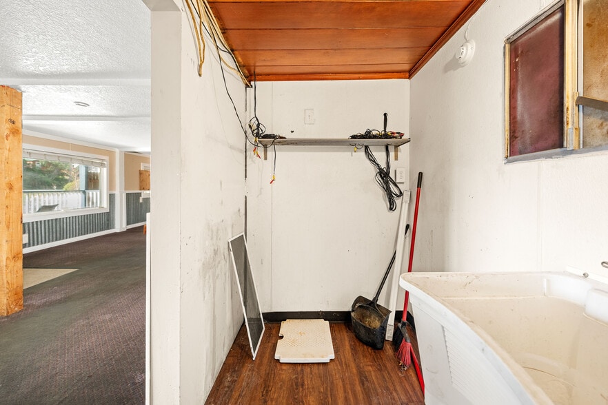 More Photos Of 1201 Bay Ave, Ocean Park Restaurant For Sale