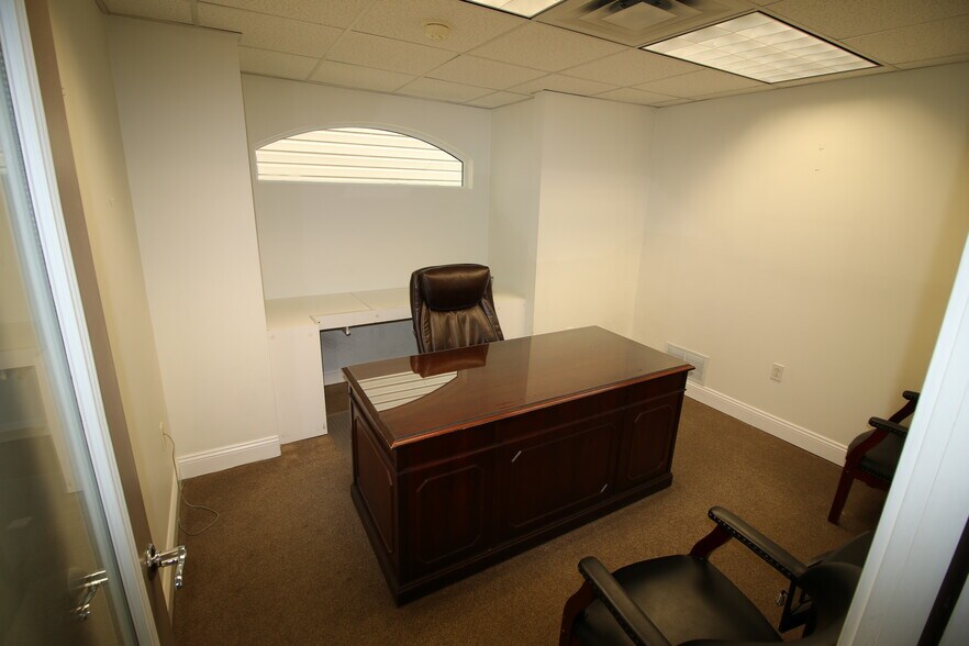 More Photos Of 100 W Union St, Kingston Office For Sale