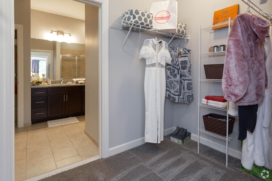 More Photos Of 1 Village Grn, Patchogue Apartments For Lease