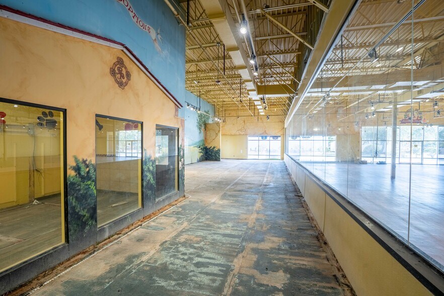 More Photos Of 33550 US Highway 19 N, Palm Harbor Freestanding For Lease