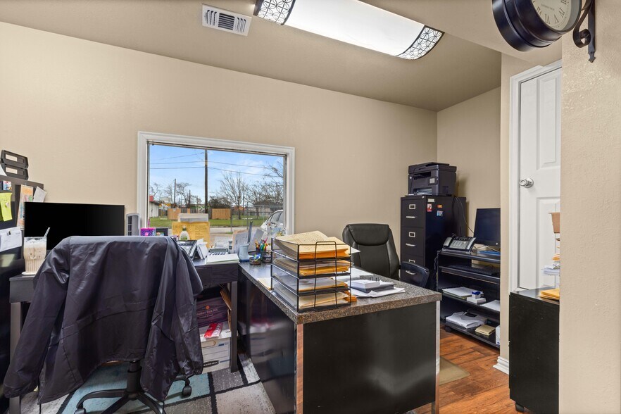 More Photos Of 2012 N Alexander Dr, Baytown Auto Dealership For Sale