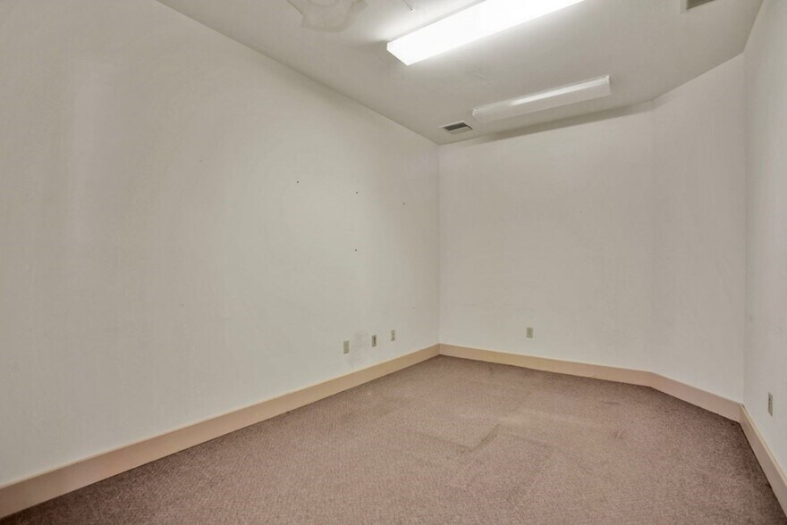 More Photos Of 2 Waln St, Wellsboro Office For Sale