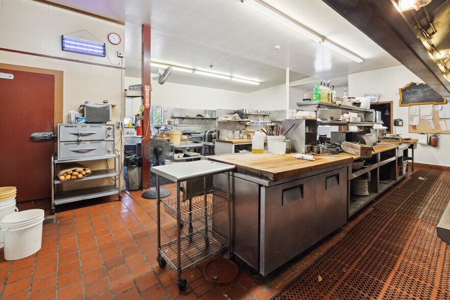 More Photos Of 13300 Big Basin Way, Boulder Creek Restaurant For Sale