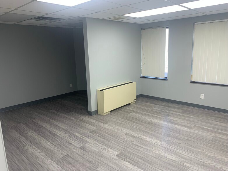 More Photos Of 4588 Kenny Rd, Columbus Storefront Retail Office For Sale