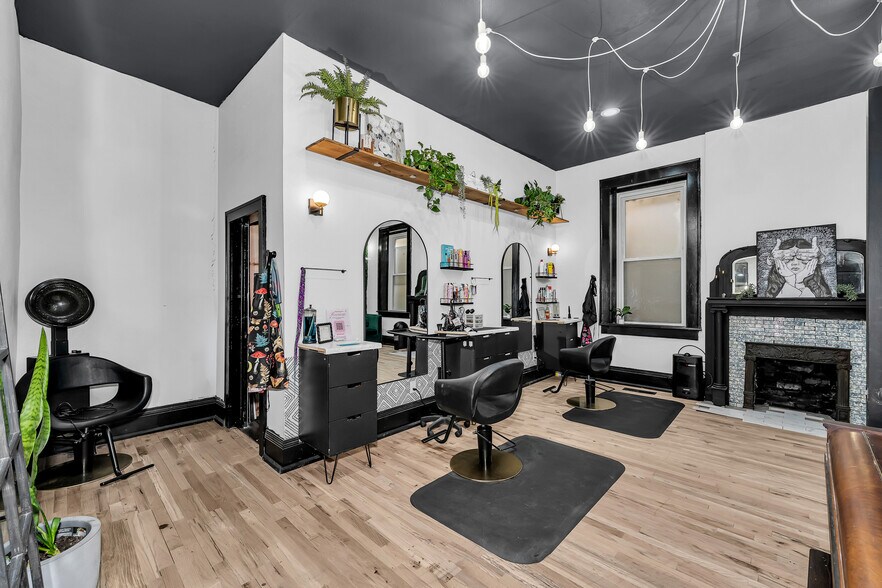 More Photos Of 110 S 2nd St, Ozark Flex For Sale