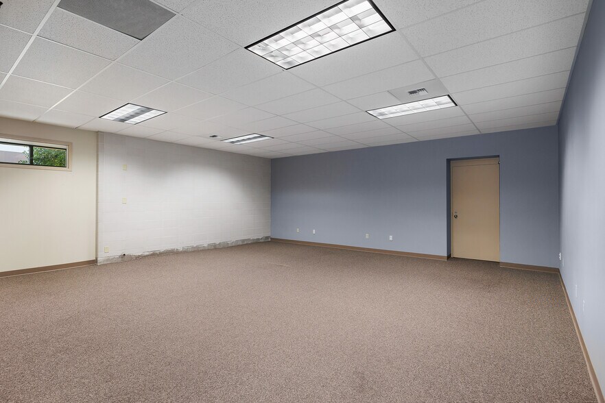 More Photos Of 81 Tower Blvd, Elma Office For Lease