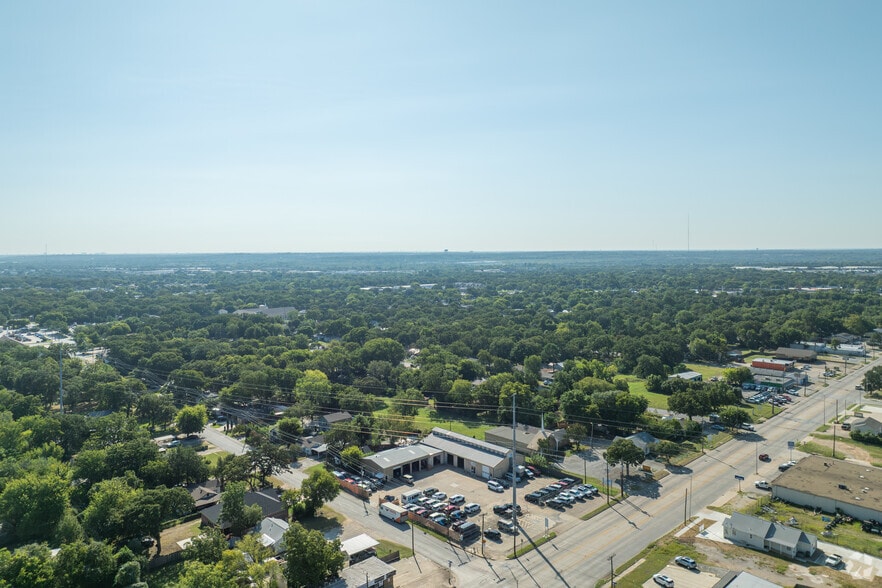More Photos Of 2108 N Beach St, Haltom City Auto Repair For Sale