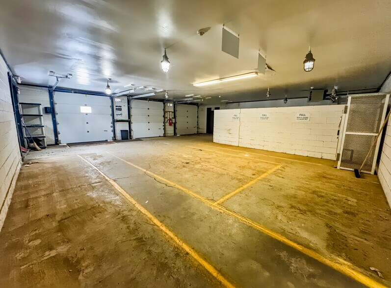 More Photos Of 33 Transport Dr, Bennington Freestanding For Sale