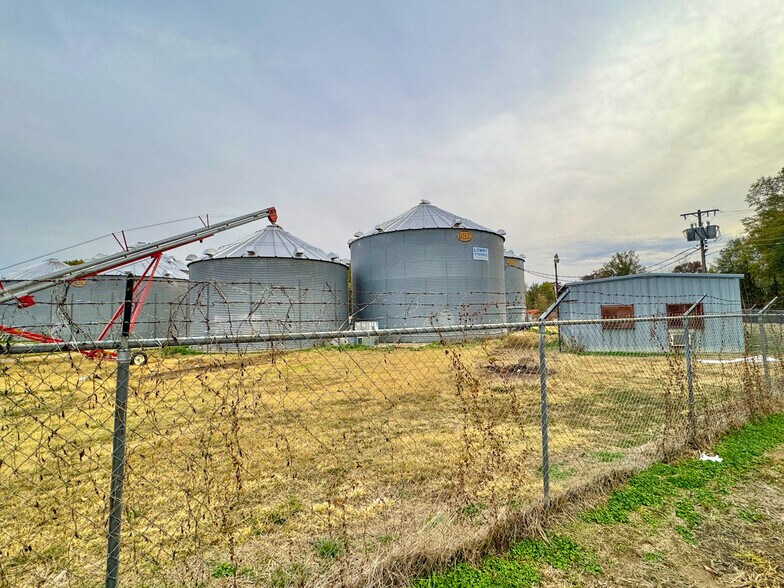 More Photos Of 600 Quitman St, Sledge Land For Sale