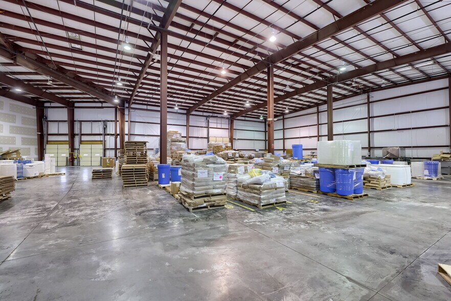 More Photos Of 301 Commerce Dr, New Holland Warehouse For Sale