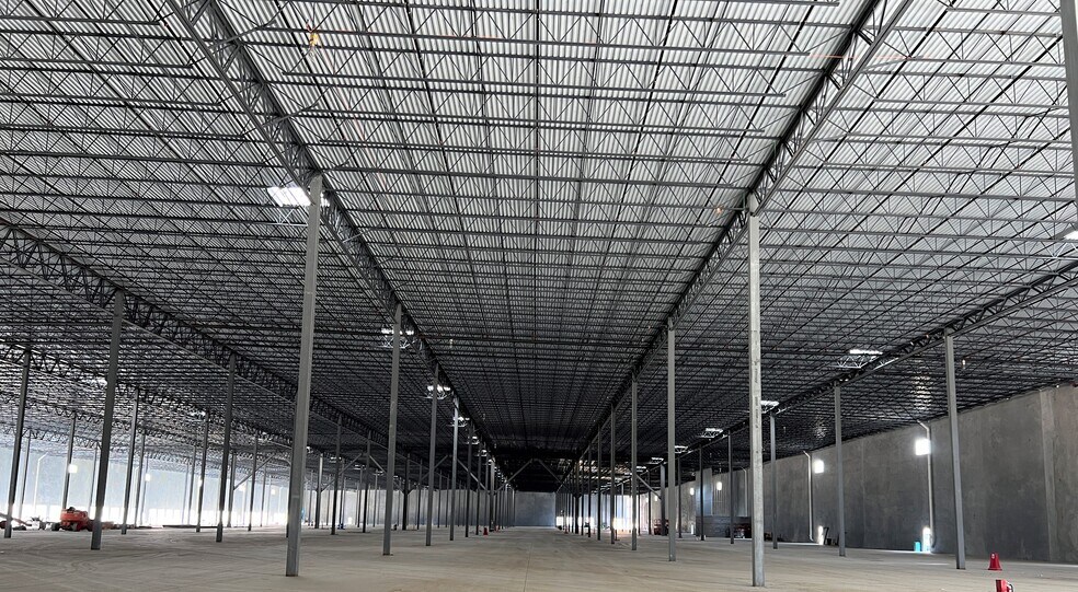 More Photos Of 700 Dusk Run Rd, Newark Unknown For Lease