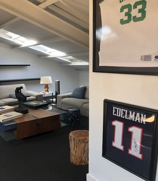 More Photos Of 3025 Airport Ave, Santa Monica Loft Creative Space For Lease