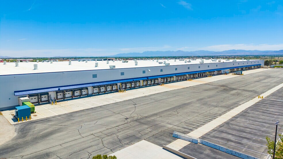 More Photos Of 2801 W Avenue H, Lancaster Distribution For Lease