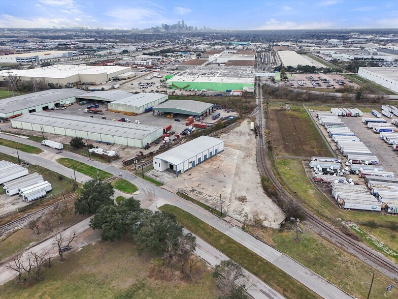 More Photos Of 620 Gellhorn Dr, Houston Warehouse For Sale