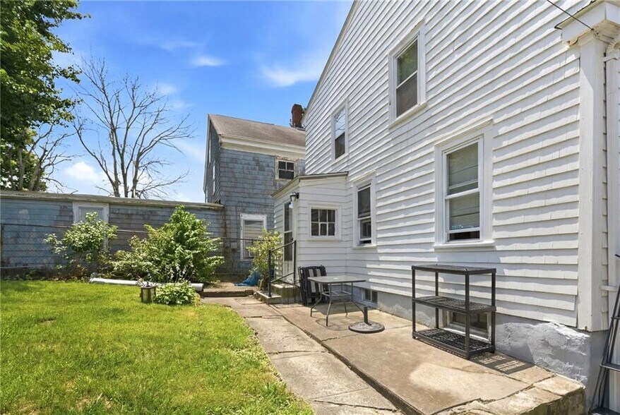 More Photos Of 400 Thames St, Bristol Multifamily For Sale