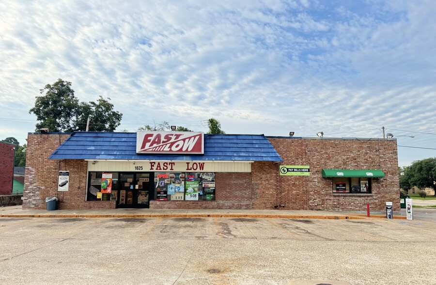 Primary Photo Of 1613 W 7th St, Texarkana Service Station For Sale