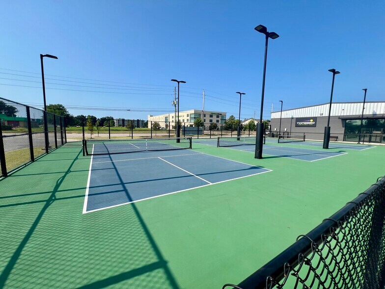 More Photos Of 2795 E 91st St, Tulsa Sports And Entertainment For Sale