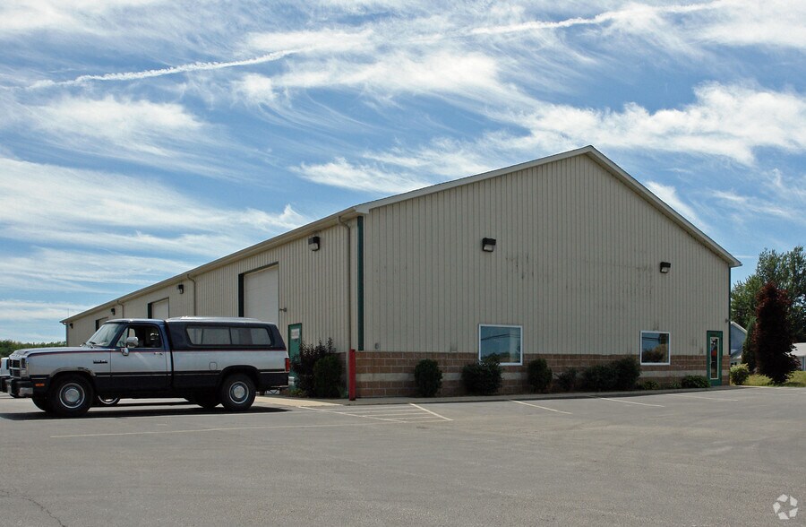 More Photos Of 5750-5788 N Ridge Rd, Madison Flex For Sale