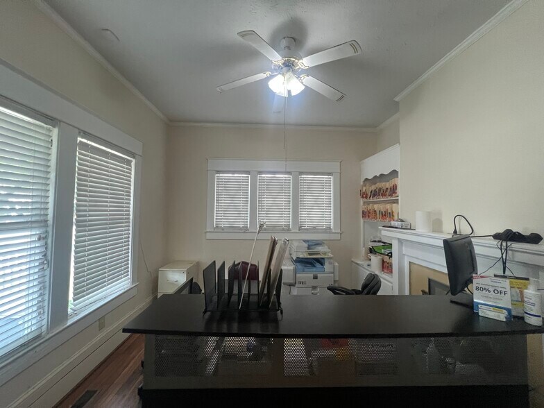 More Photos Of 512 Sunset Ave, Clinton Office For Sale