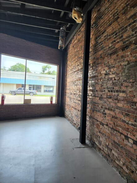 More Photos Of 1209-1211 Gloucester St, Brunswick General Retail For Lease