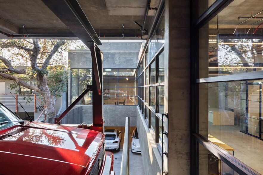 More Photos Of 743 Seward St, Los Angeles Office For Lease