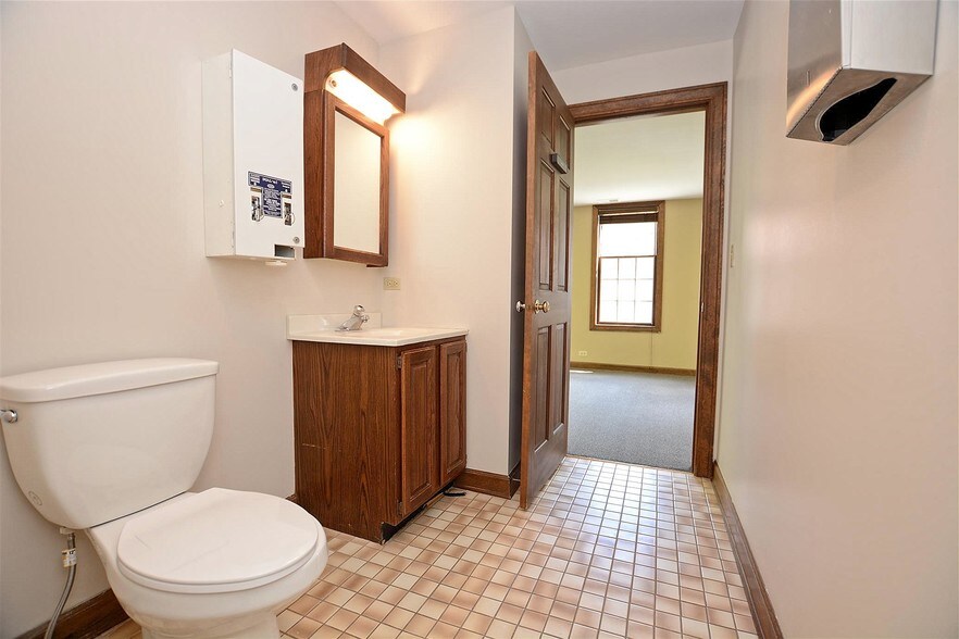 More Photos Of 1626 W Colonial Pky, Inverness Office For Sale