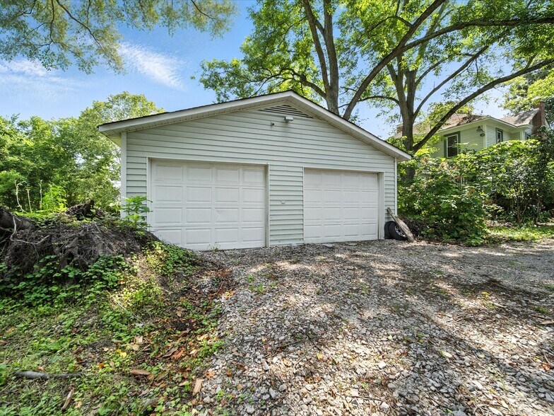 More Photos Of 221 N Main St, Clover Hospitality For Sale