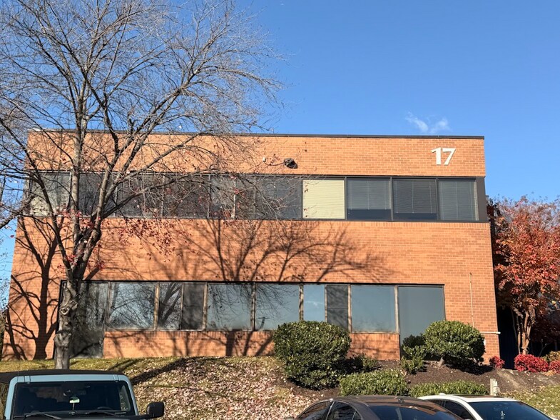 More Photos Of 17 Fontana Ln, Rosedale Office For Sale