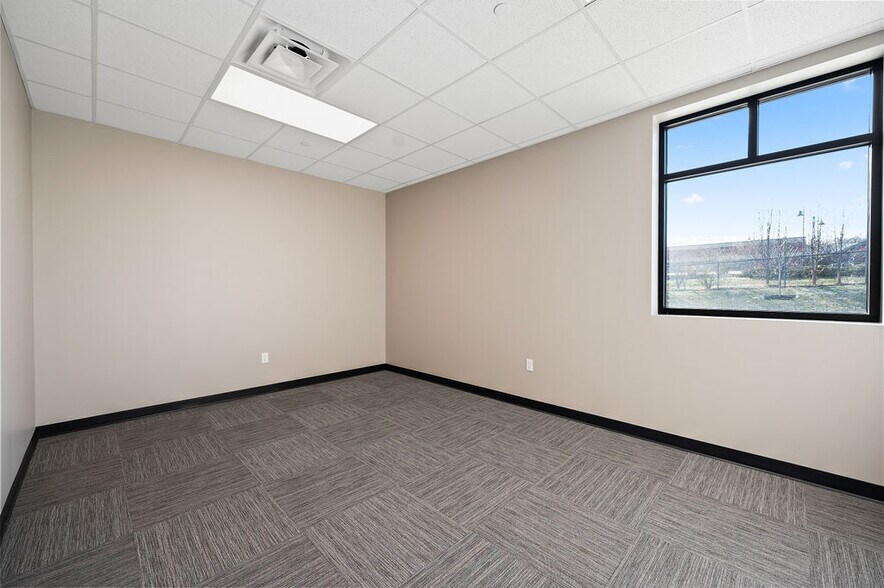 More Photos Of 4889 Alliance Dr, Mason Distribution For Sale