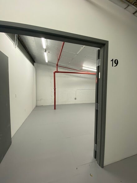 More Photos Of 901 E 31st St, Los Angeles Manufacturing For Lease