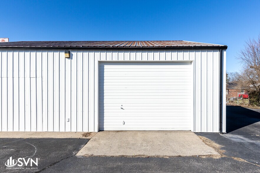 More Photos Of 508 S 3rd St, Danville Showroom For Lease