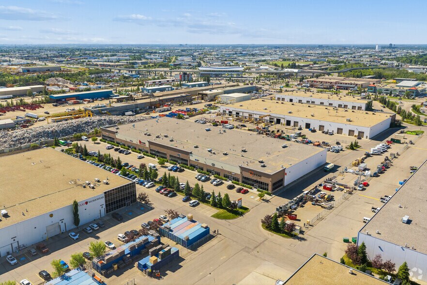 More Photos Of 7115 68 Av NW, Edmonton Warehouse For Lease