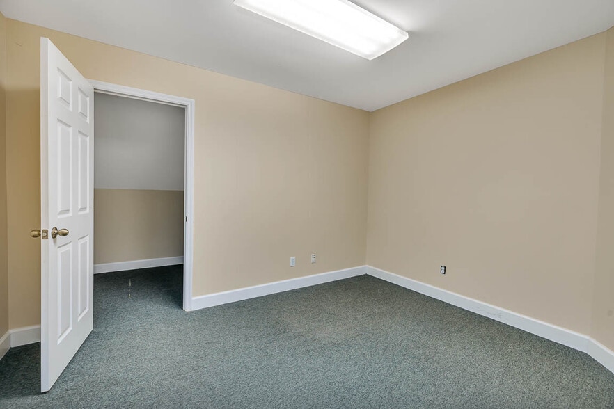 More Photos Of 124 Chapel Crossing Rd, Brunswick Office For Lease