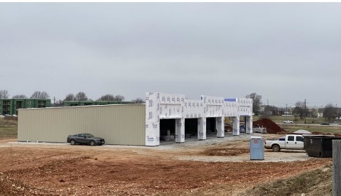 More Photos Of 1350 N Maxine Ave, Nixa Storefront For Lease